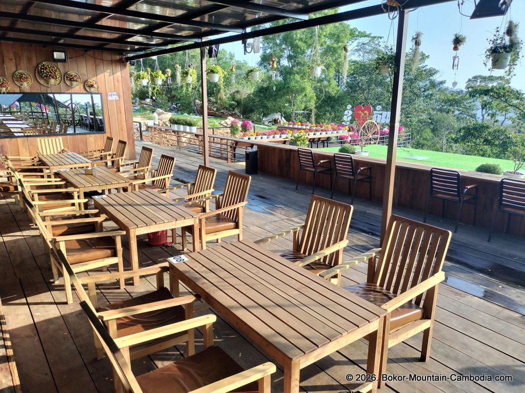 Loak Ta Muk Yeak cafe and restaurant on bokor mountain