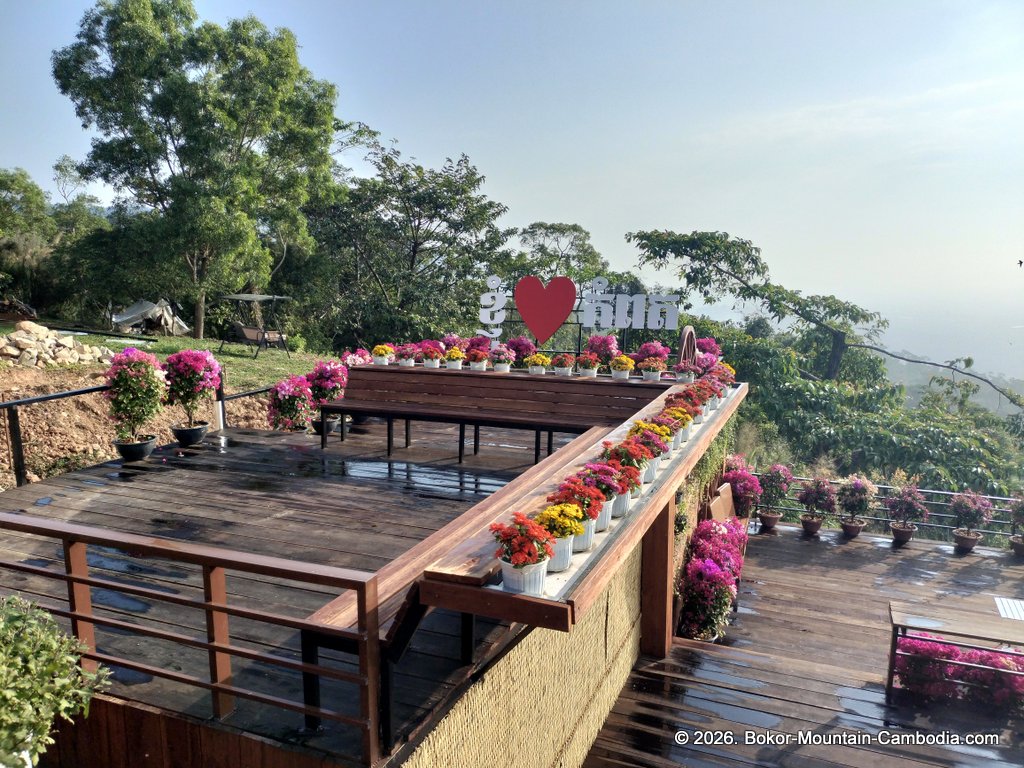 Loak Ta Muk Yeak cafe and restaurant on bokor mountain