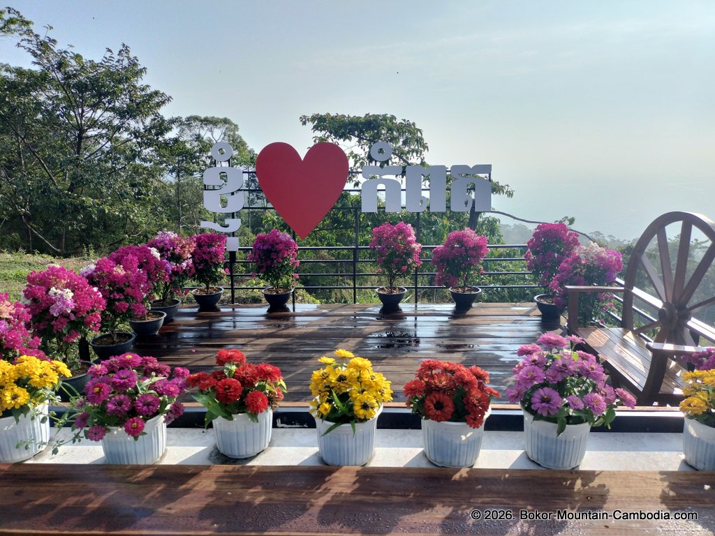 Loak Ta Muk Yeak cafe and restaurant on bokor mountain