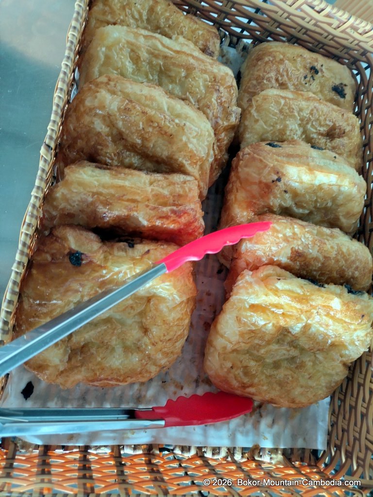 Loak Ta Muk Yeak cafe and restaurant on bokor mountain