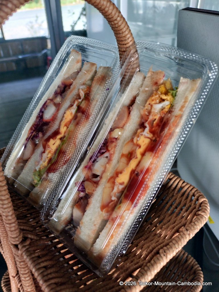 Loak Ta Muk Yeak cafe and restaurant on bokor mountain